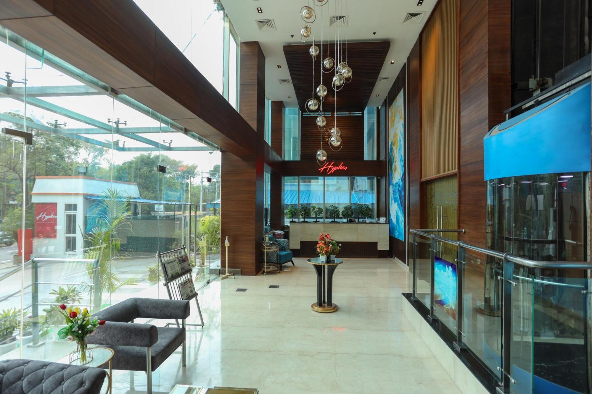 Hyphen Business Hotel Noida Bagian luar foto