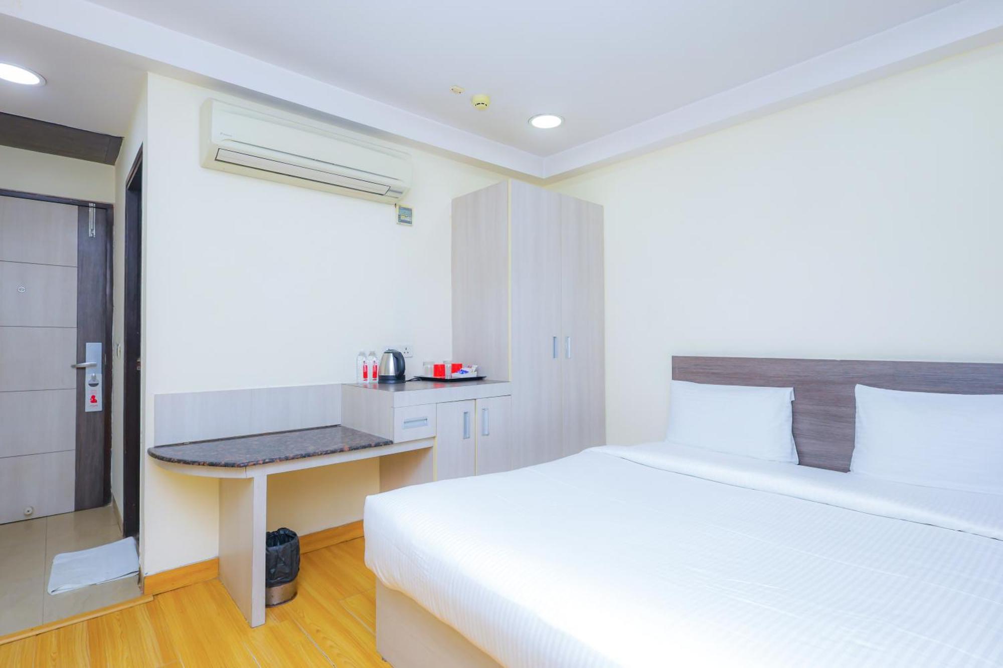 Hyphen Business Hotel Noida Bagian luar foto