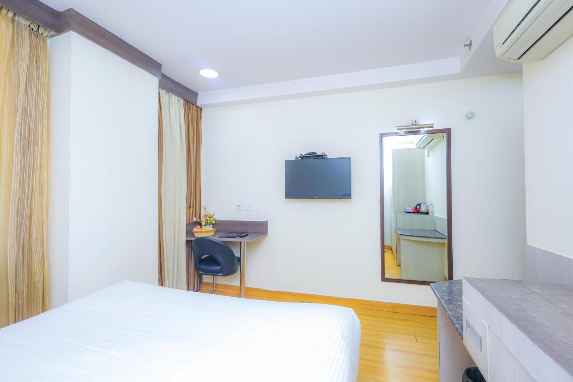 Hyphen Business Hotel Noida Bagian luar foto